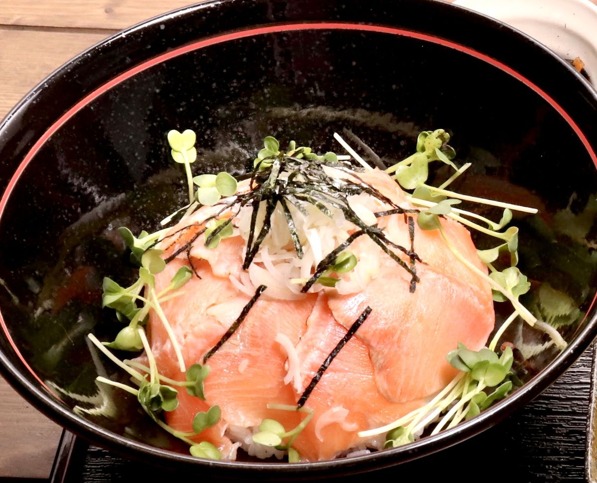びわます丼